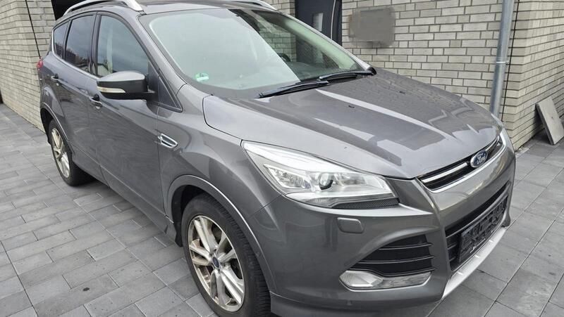 Grau Gebraucht 2014 Ford Kuga Titanium SUV | 10.300 € (Guter Preis) - Bild 1/4