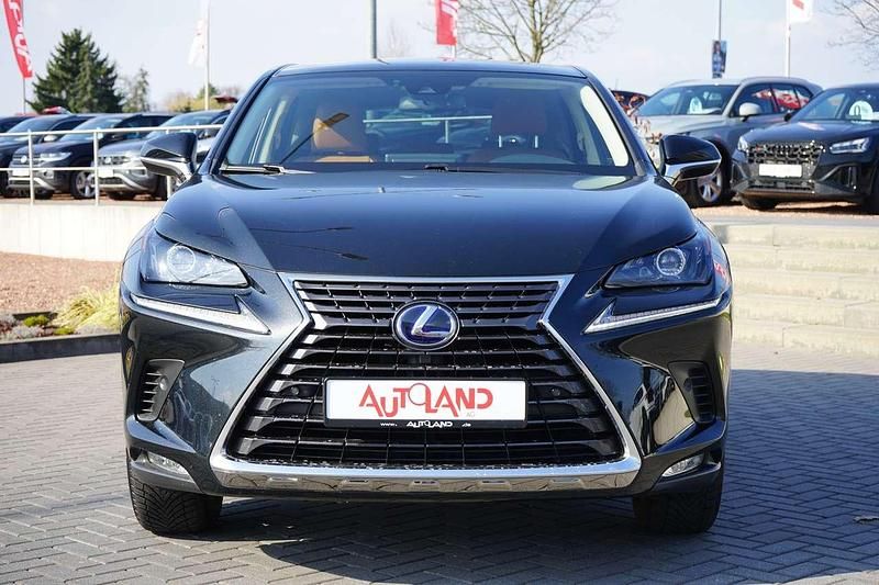 Gebraucht Lexus NX300h E-FOUR 197 PS (144 kW) 2021 Schwarz SUV