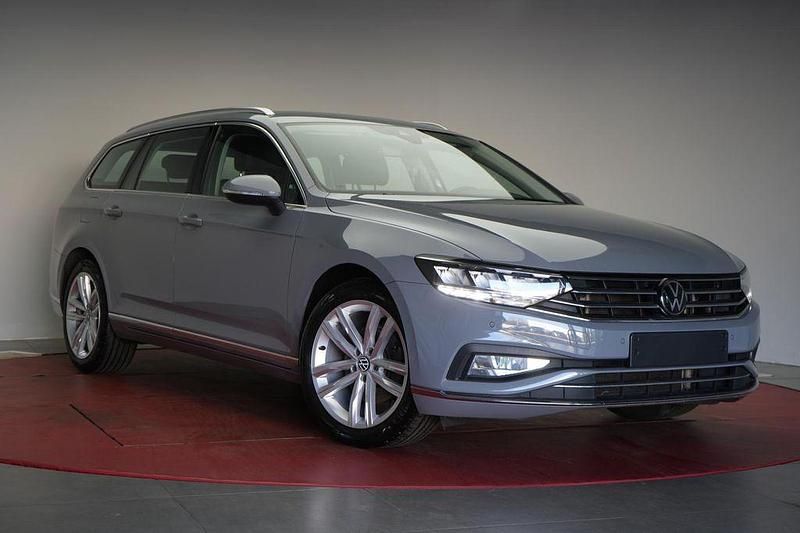 Moonstone gray Gebraucht 2023 VW Passat Elegance Kombi | 23.990 € (Fairer Preis) - Bild 1/4