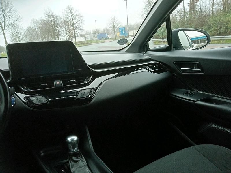 Gebraucht Toyota C-HR 122 PS (89 kW) 2017 Weiß SUV