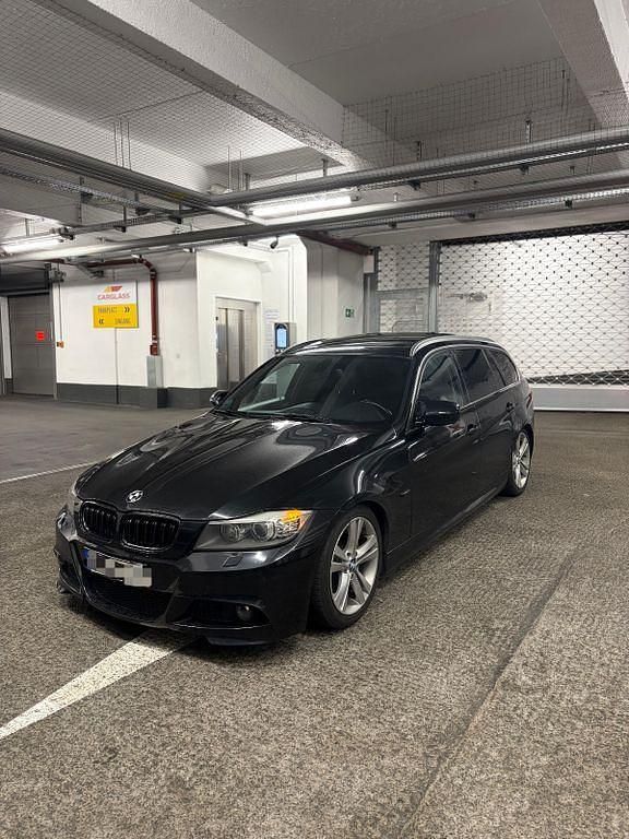 Schwarz Gebraucht 2010 BMW 330 Sport Line Kombi | 13.500 € (Teuer) - Bild 1/4