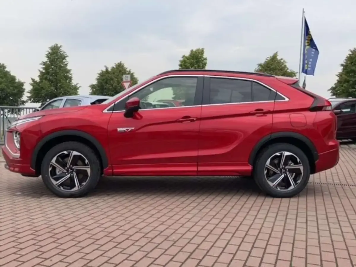 Gebraucht Mitsubishi Eclipse Cross Plus 188 PS (138 kW) 2023 Dynamikrot SUV