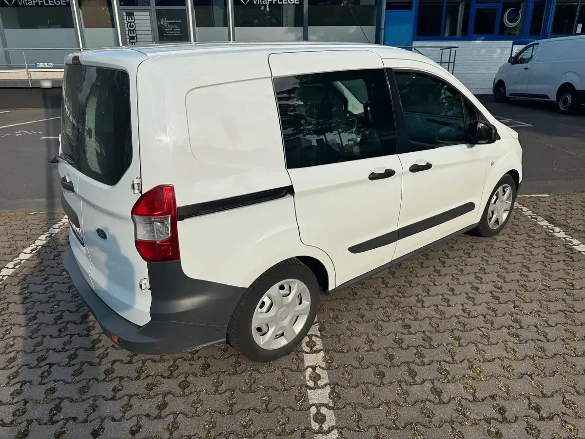Używany Ford Transit 75 KM (55 kW) 2017 Biały Minivan