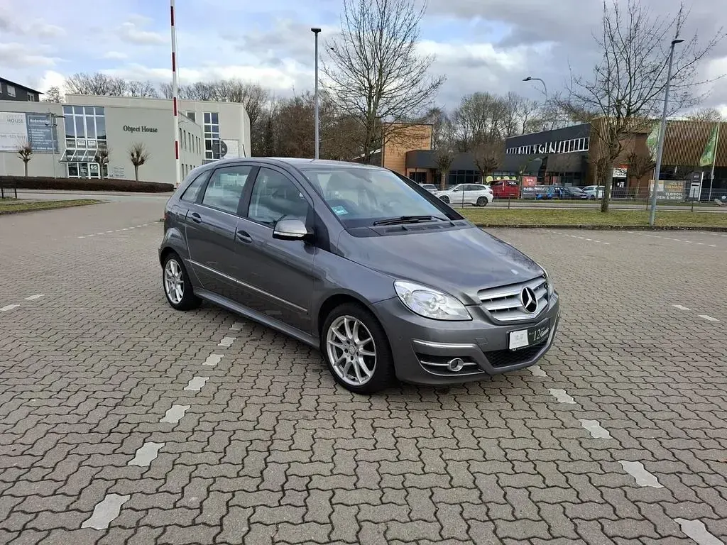 Gebraucht Mercedes B180 109 PS (80 kW) 2009 Grau Van / Kleinbus