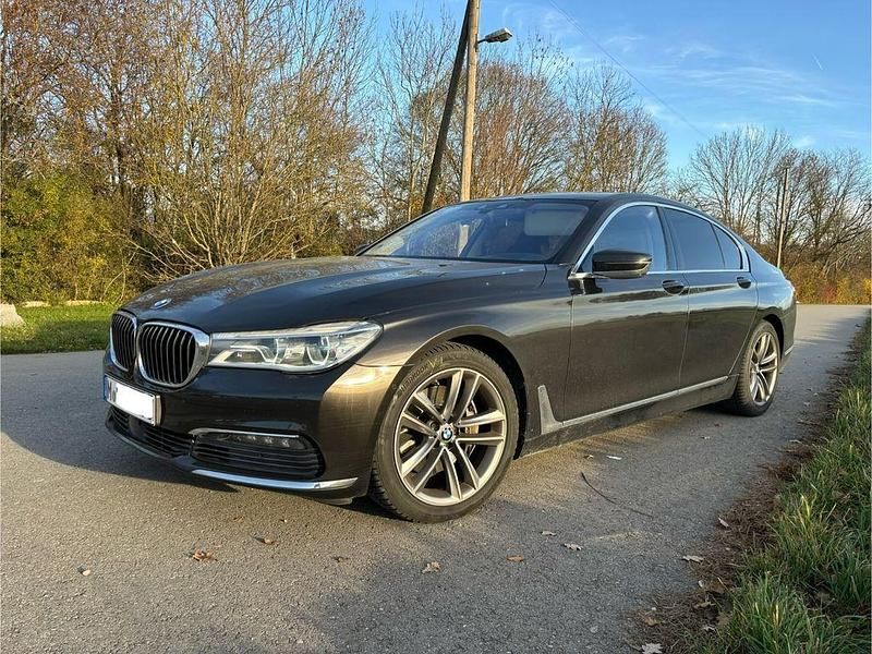Gebraucht BMW 730 265 PS (194 kW) 2016 Braun Limousine