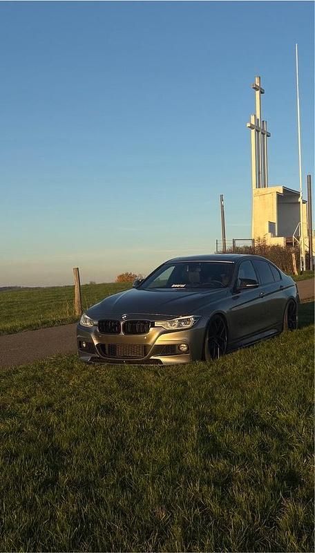 Gebraucht BMW 330 252 PS (185 kW) 2017 Gold Limousine