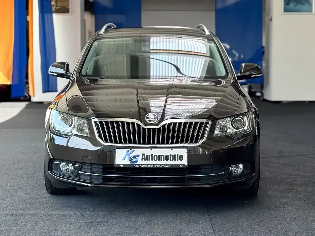 Gebraucht Skoda Superb 140 PS (102 kW) 2015 Braun Kombi