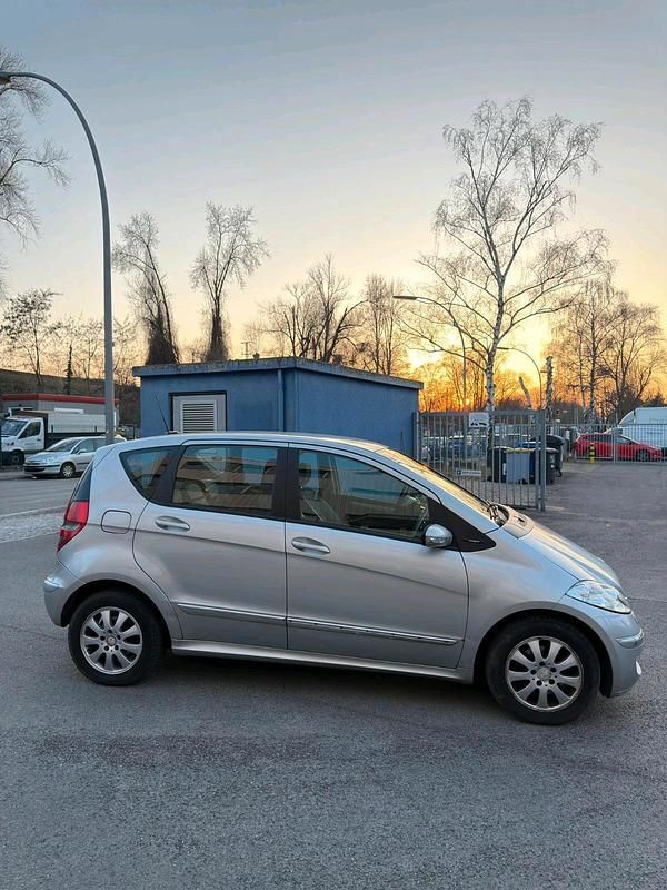 Gebraucht Mercedes A180 105 PS (77 kW) 2008 Silber Limousine