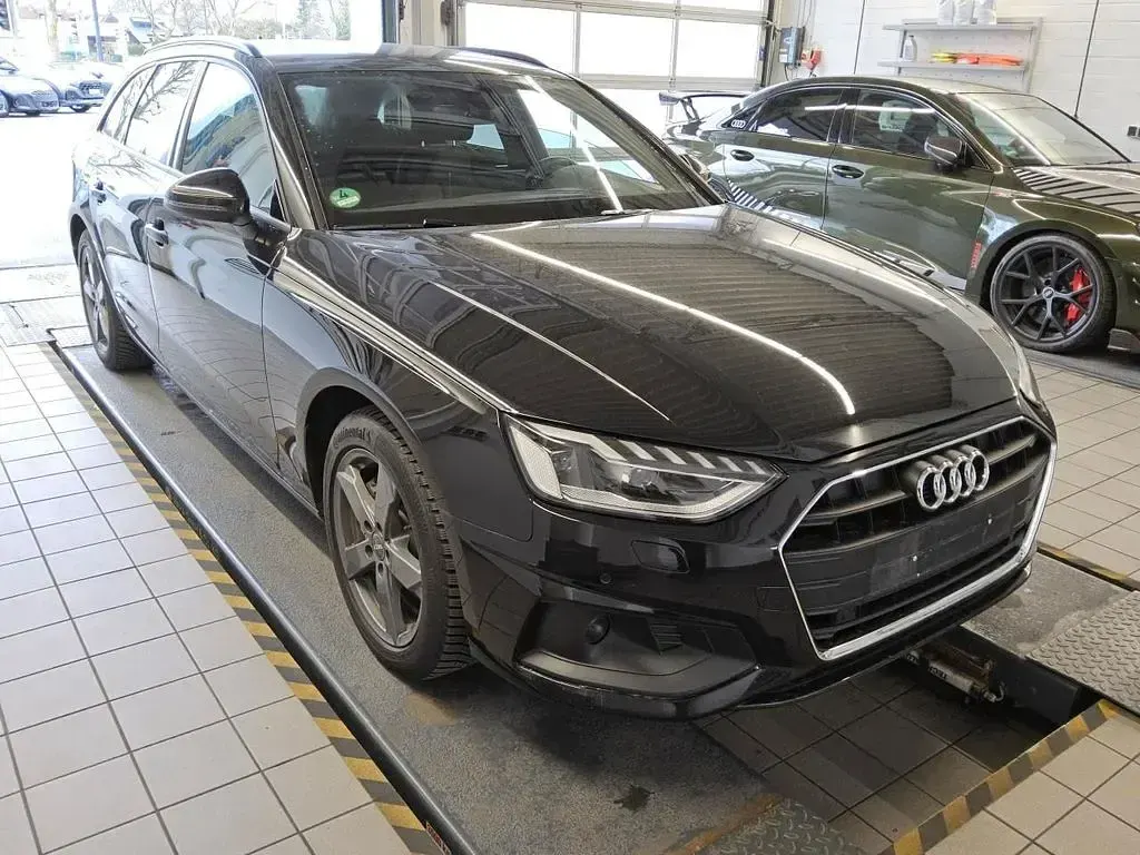 Gebraucht Audi A4 S-Line 204 PS (150 kW) 2023 Brillantschwarz Kombi
