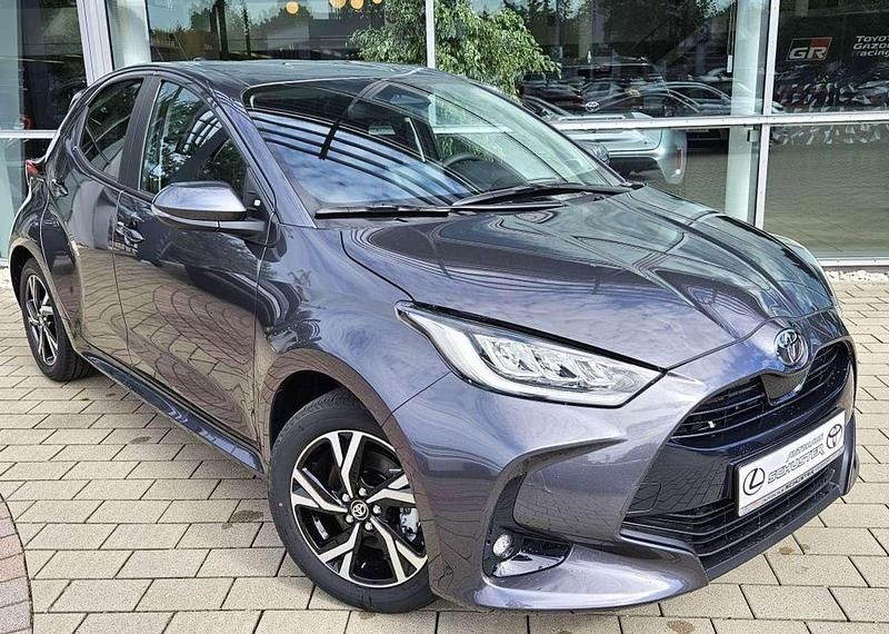 Marlingrau metallic Neu 2025 Toyota Yaris Hybrid Comfort Kleinwagen | 23.880 € (Guter Preis) - Bild 1/4