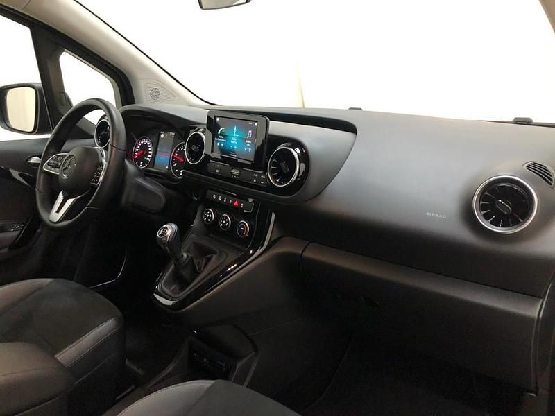 Gebraucht Mercedes T180 116 PS (85 kW) 2023 Blau Van / Kleinbus