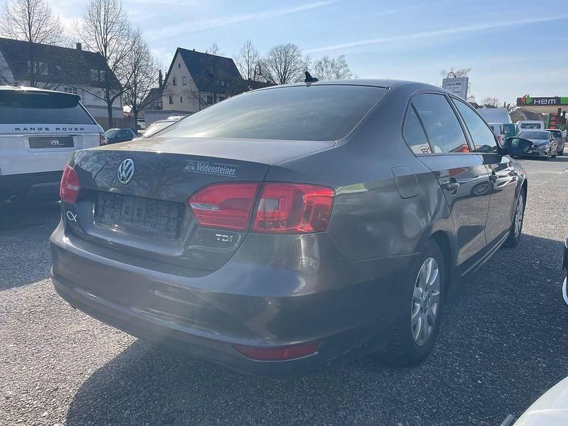 Gebraucht VW Jetta Comfortline 105 PS (77 kW) 2011 Braun Limousine
