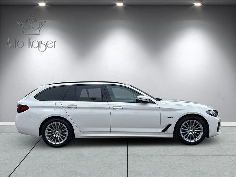 Gebraucht BMW 530e M Sport 184 PS (135 kW) 2023 Alpinweiss iii Kombi