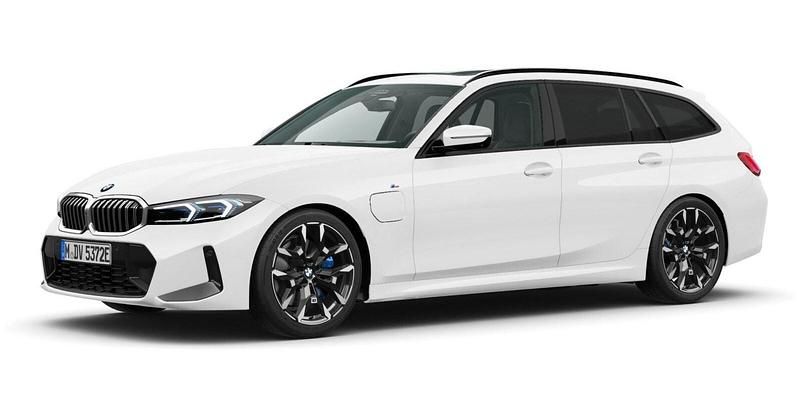 Weiß Gebraucht 2025 BMW 330e Comfort Edition Kombi | 48.299 € (Teuer) - Bild 1/4