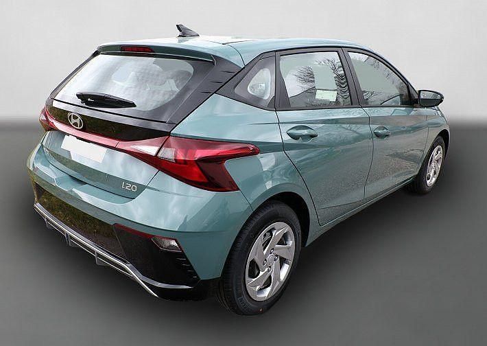Neu Hyundai i20 Select 90 PS (66 kW) 2025 Grün Limousine