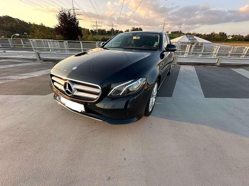 Grün Gebraucht 2018 Mercedes E200 Avantgarde Limousine | 21.485 € (Fairer Preis) - Bild 1/4