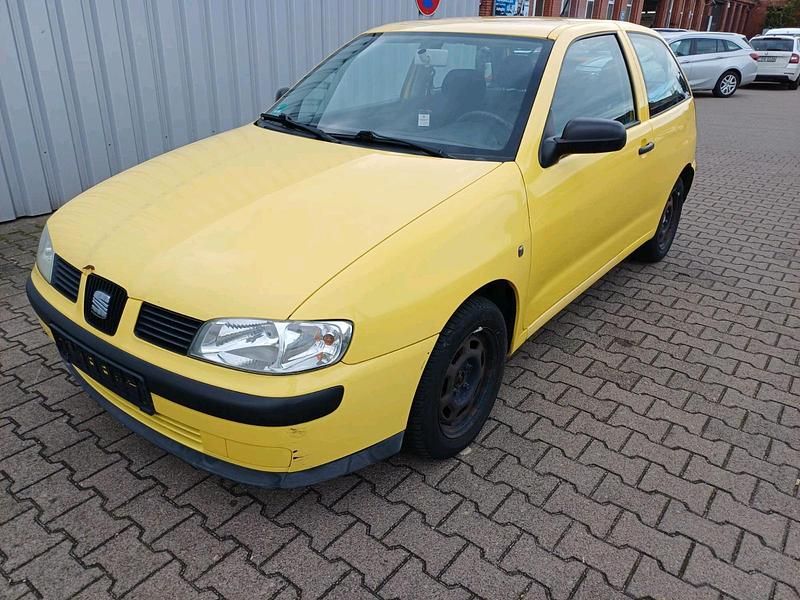 Gelb Gebraucht 2002 Seat Ibiza Kleinwagen | 990 € (Superpreis) - Bild 1/4