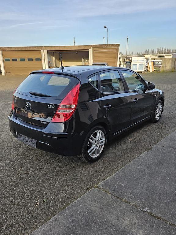 Gebraucht Hyundai i30 Edition 90 PS (66 kW) 2012 Schwarz Limousine