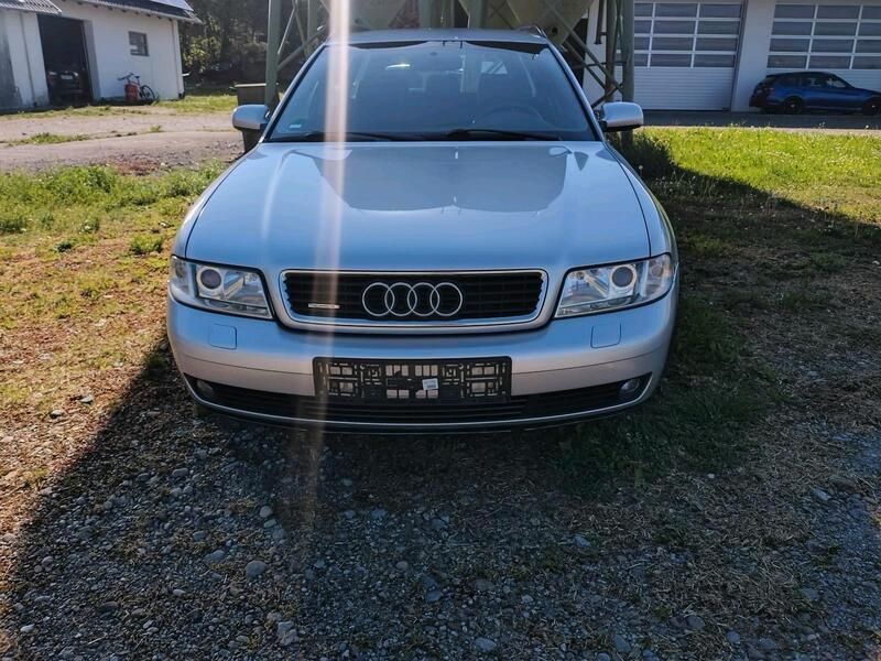 Silber Gebraucht 2000 Audi A4 Kombi | 3.799 € (Teuer) - Bild 1/4