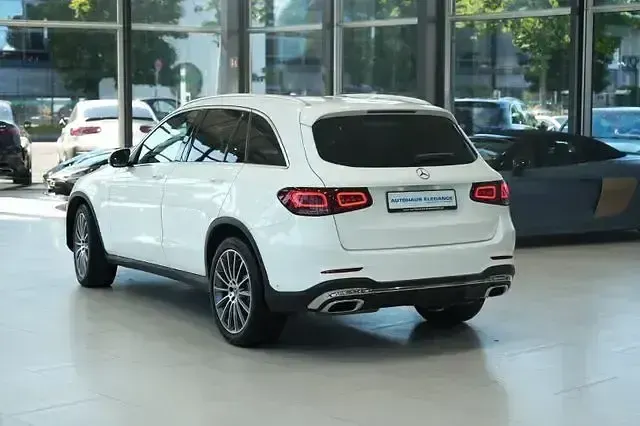 Gebraucht Mercedes GLC400d AMG line 330 PS (242 kW) 2022 Polarweiss  unilack SUV