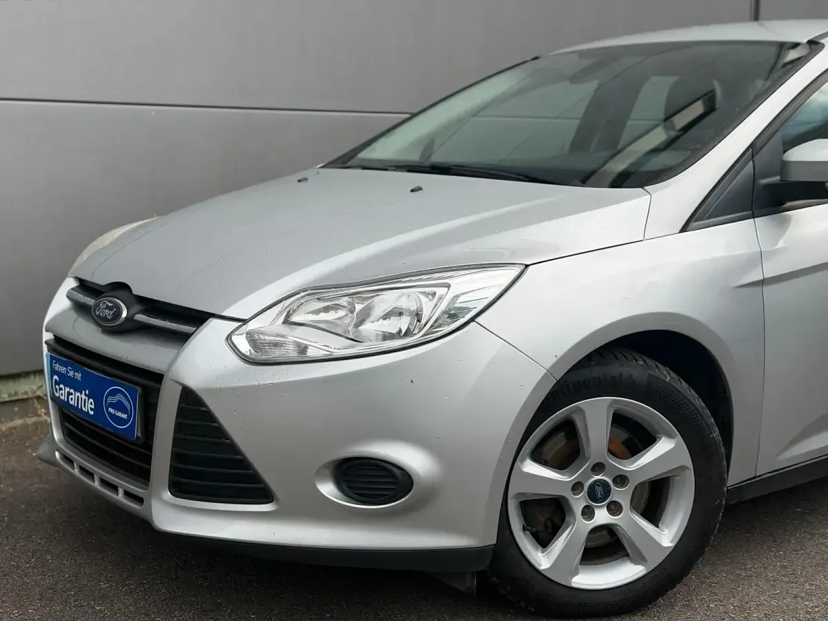 Usado Ford Focus 116 CV (85 kW) 2014 Plateado Familiar