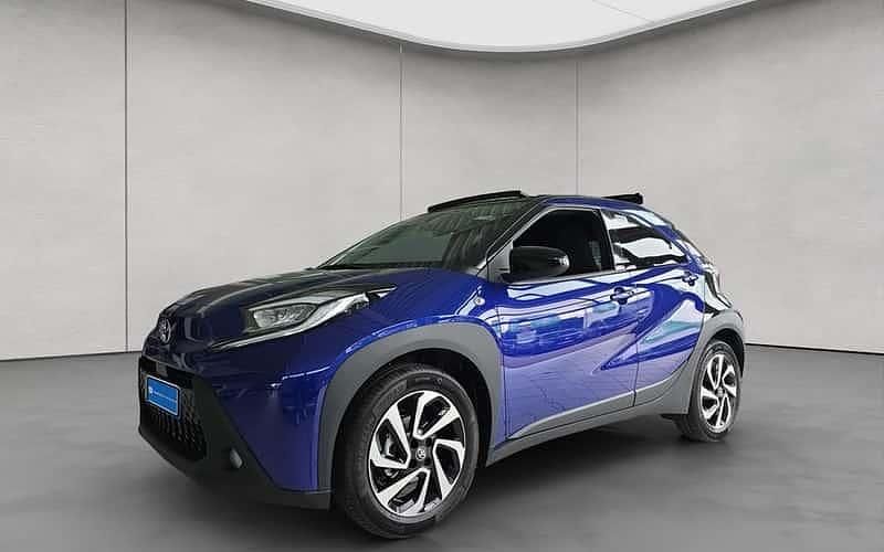 Blau Neu 2025 Toyota Aygo X Play SUV | 19.490 € - Bild 1/4