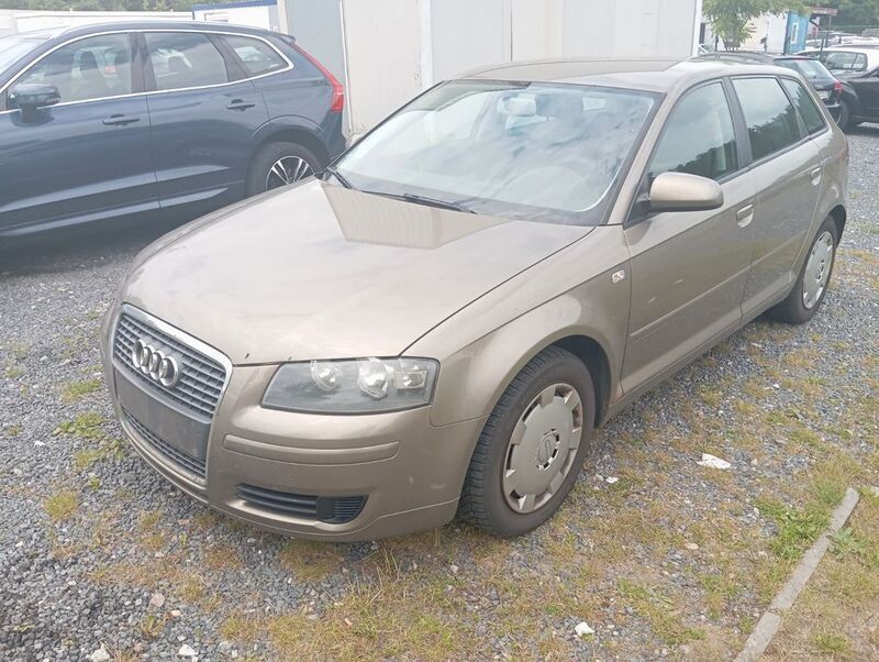 Beige Gebraucht 2006 Audi A3 Attraction Limousine | 2.199 € - Bild 1/4