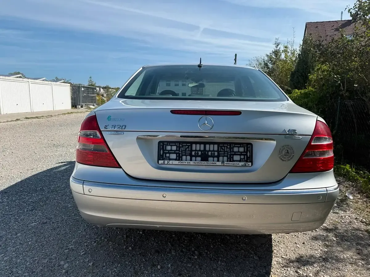 Gebraucht Mercedes E320 225 PS (165 kW) 2004 Silber Limousine