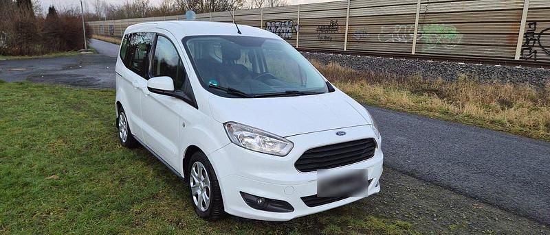 Gebraucht Ford Tourneo Courier 100 PS (73 kW) 2017 Weiß Van / Kleinbus