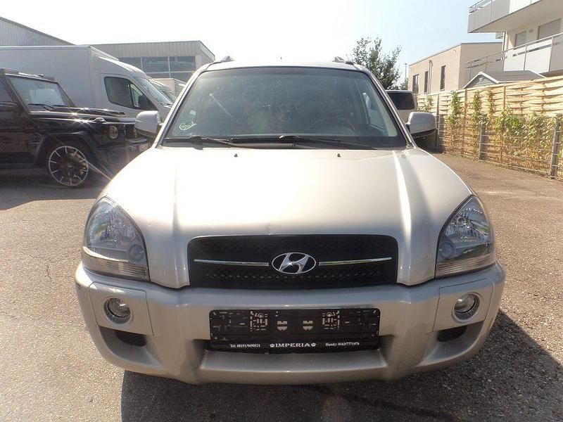 Grau Gebraucht 2008 Hyundai Tucson GLS SUV | 5.499 € (Etwas zu teuer) - Bild 1/4