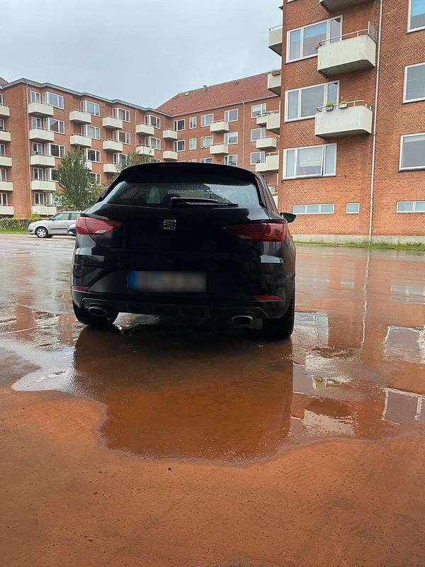 Second-hand Seat Leon CUPRA 300 CP (220 kW) 2018 Negru Coupe