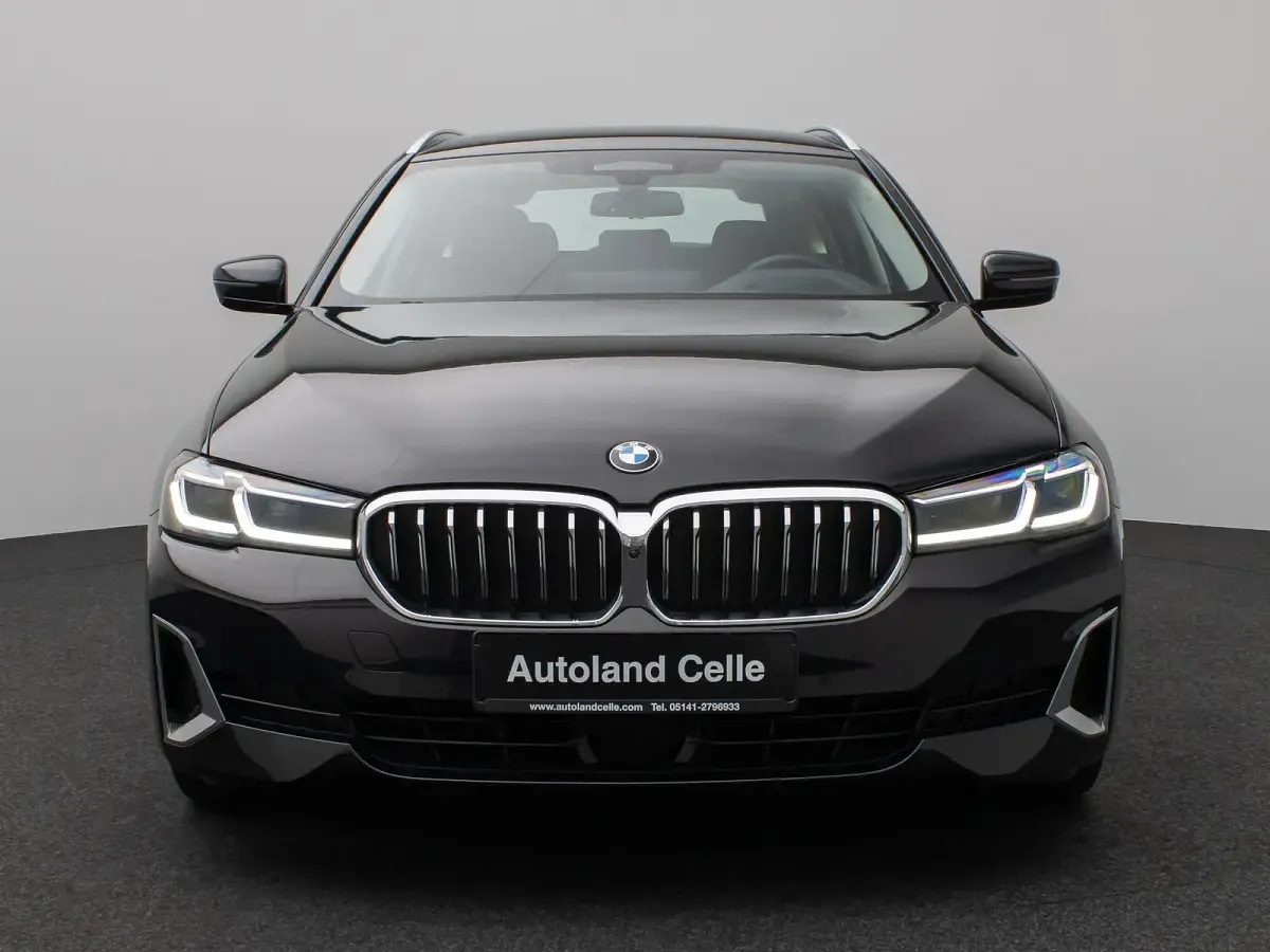 Gebraucht BMW 540 Luxury Line 340 PS (250 kW) 2023 Saphirschwarz metallic475schwarz Limousine