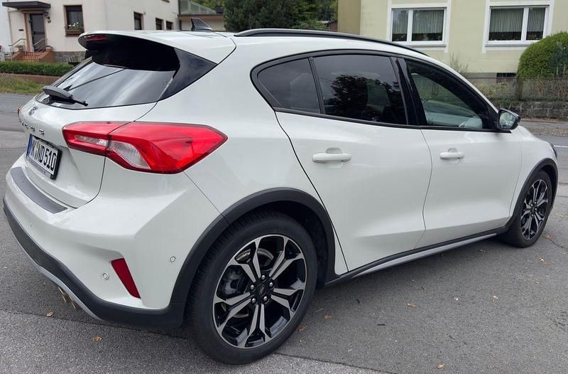 Gebraucht Ford Focus Active X 155 PS (114 kW) 2020 Weiß Limousine