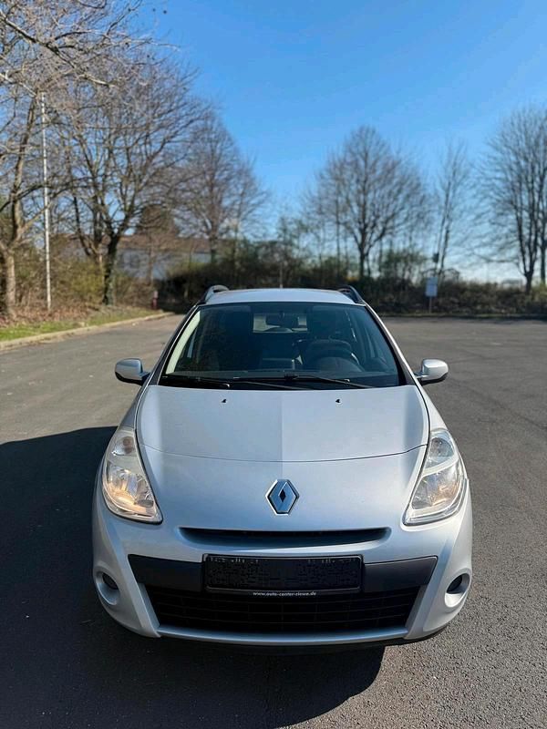 Gebraucht Renault Clio GrandTour 75 PS (55 kW) 2012 Silber Kombi