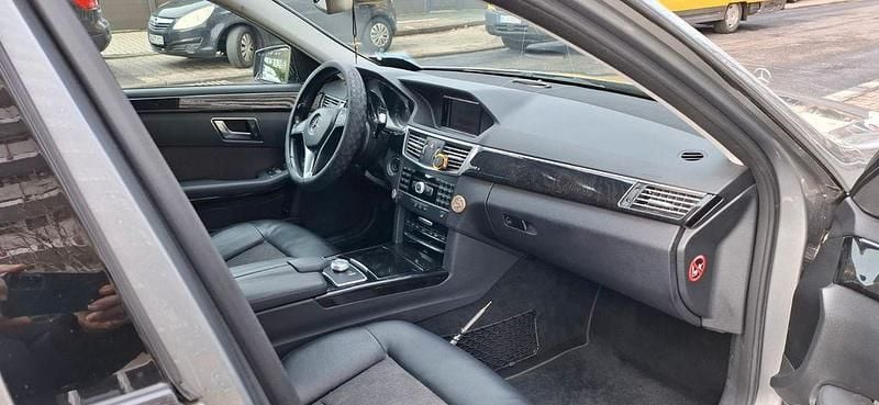 Gebraucht Mercedes E220 Avantgarde 170 PS (125 kW) 2012 Grau Limousine