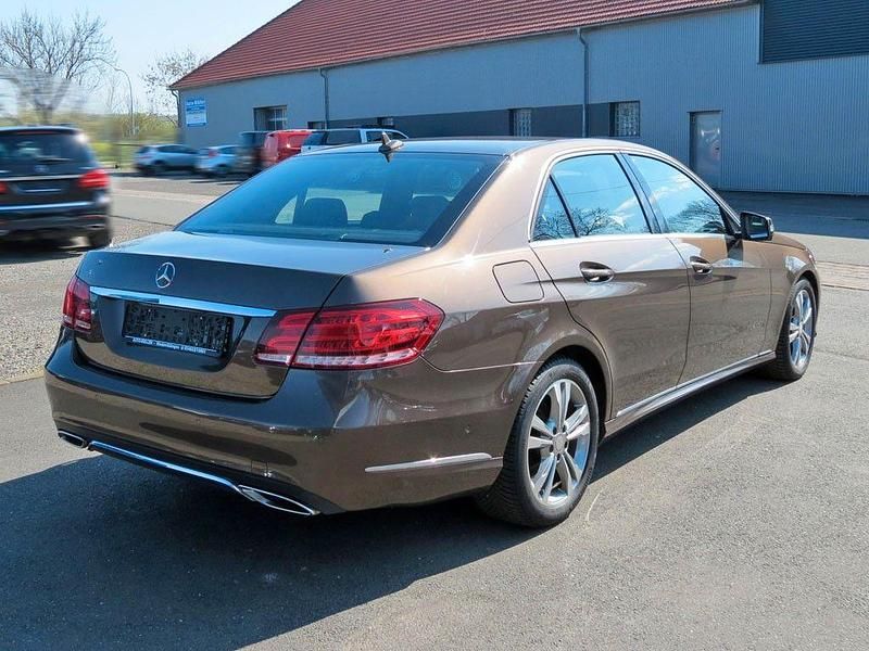 Gebraucht Mercedes E250 Avantgarde 211 PS (155 kW) 2014 Dolomitbraun  metalliclack Limousine
