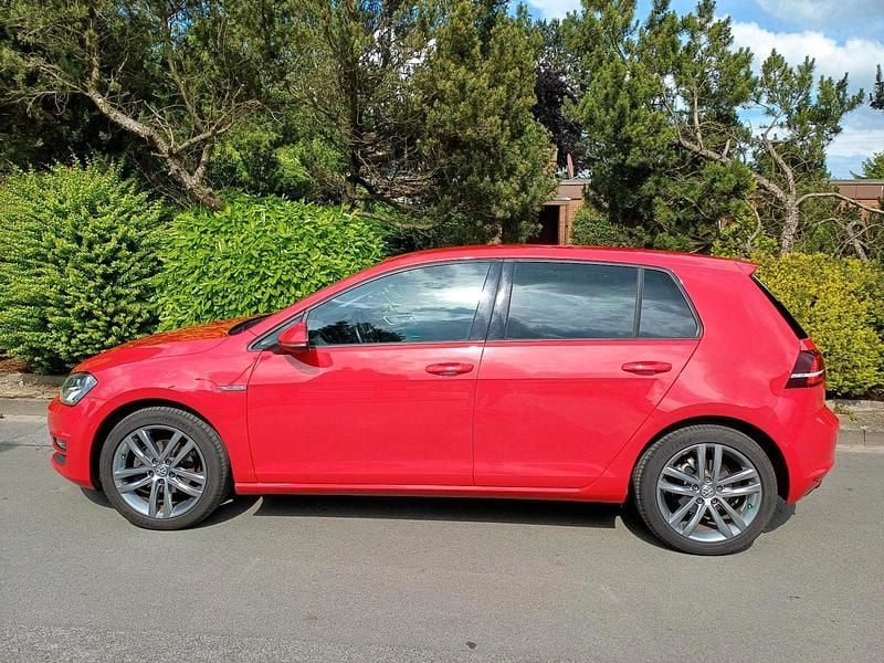 Rot Gebraucht 2014 VW Golf VII Cup Limousine | 6.800 € (Guter Preis) - Bild 1/4