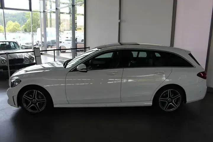 Gebraucht Mercedes C180 AMG 156 PS (114 kW) 2020 Weiß Kombi