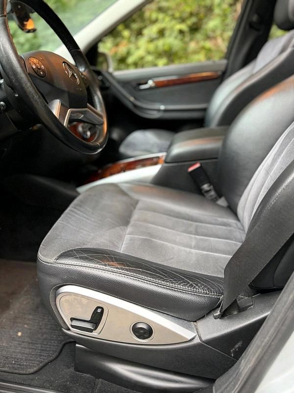 Gebraucht Mercedes R320 224 PS (164 kW) 2009 Silber Van / Kleinbus