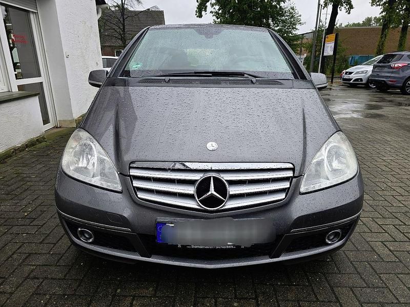 Grau Gebraucht 2010 Mercedes A160 Limousine | 3.750 € (Guter Preis) - Bild 1/4