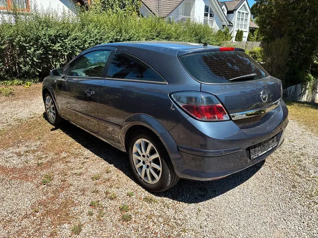 Gebraucht Opel Astra GTC Edition+ 140 PS (102 kW) 2006 Grau Limousine