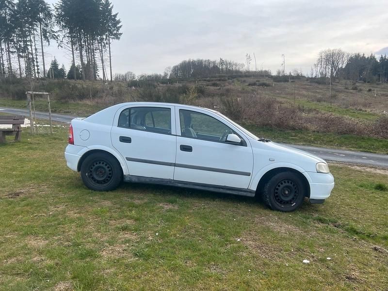 Gebraucht Opel Astra 65 PS (47 kW) 1999 Weiß Kleinwagen