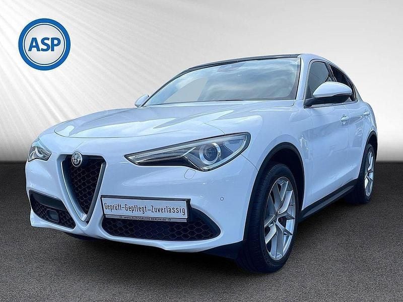Weiß (colore esterno (bianco alfa, uni)) Gebraucht 2017 Alfa Romeo Stelvio SUV | 24.990 € (Fairer Preis) - Bild 1/4