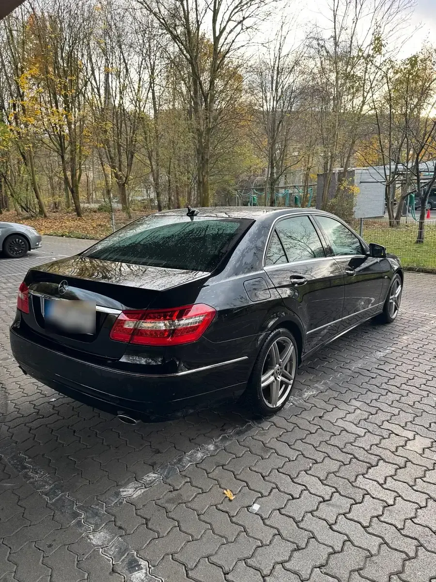 Gebraucht Mercedes E350 231 PS (169 kW) 2011 Schwarz Limousine