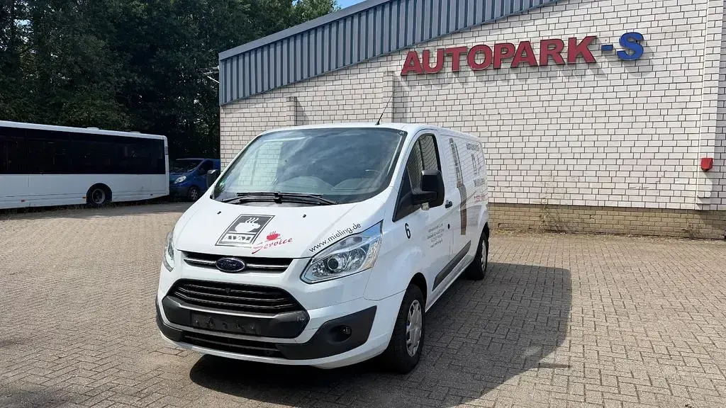 Gebraucht Ford Transit Custom Trend 131 PS (96 kW) 2018 Weiß (frozen white) Van