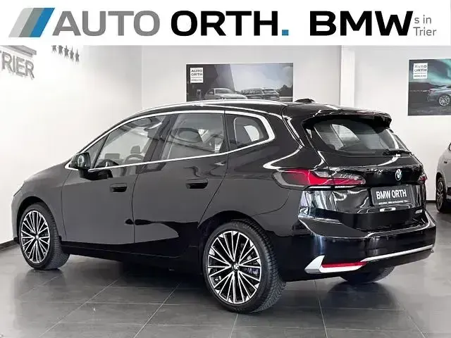 Gebraucht BMW 223 Active Tourer Luxury Line 218 PS (160 kW) 2022 Saphirschwarz Van / Kleinbus
