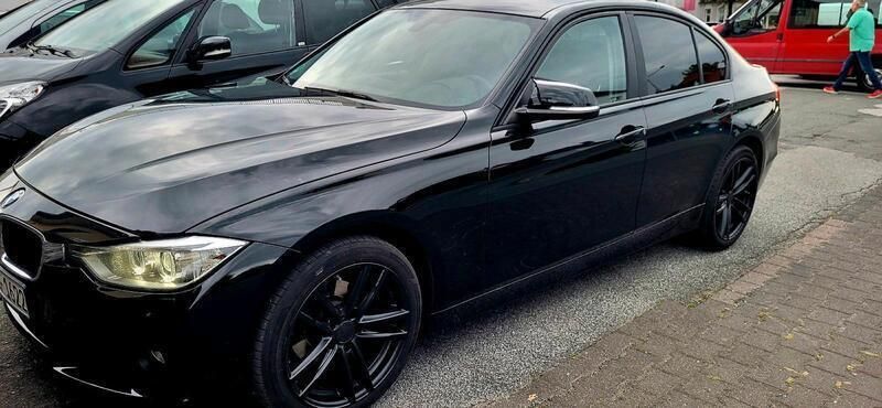 Schwarz Gebraucht 2013 BMW 318 Limousine | 9.799 € (Etwas zu teuer) - Bild 1/4