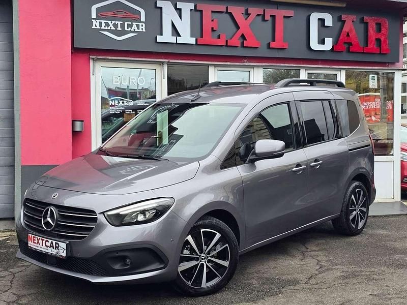 Lackfarbe chromitgrau metallic Gebraucht 2023 Mercedes 180 Progressive Limousine | 29.890 € (Fairer Preis) - Bild 1/4