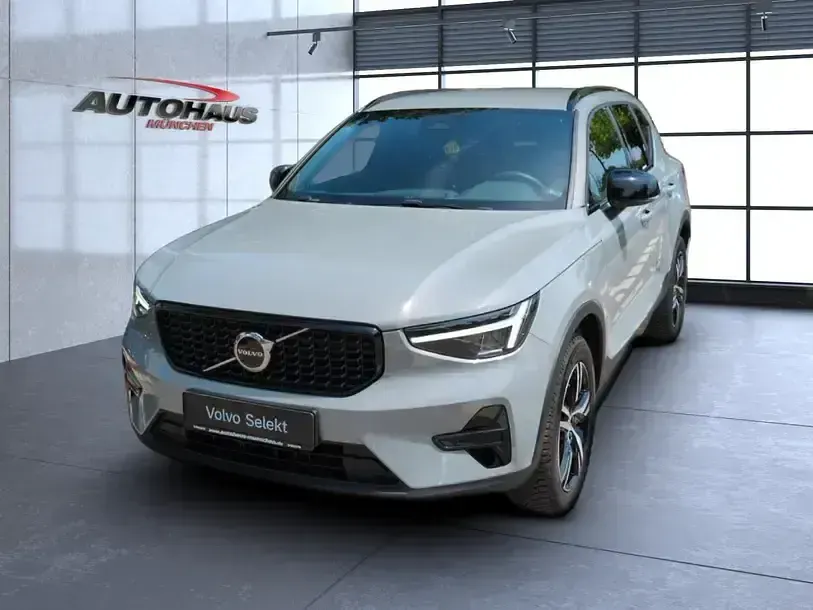 Gebraucht Volvo XC40 Plus 163 PS (119 kW) 2024 Vapour grey / (metallic) SUV