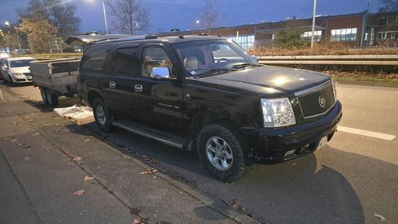 Gebraucht Cadillac Escalade 350 PS (257 kW) 2004 Schwarz SUV